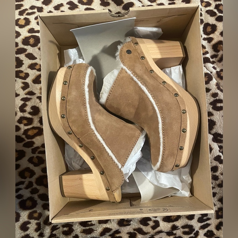 Brand new with box Ugg size 9 womans clogs